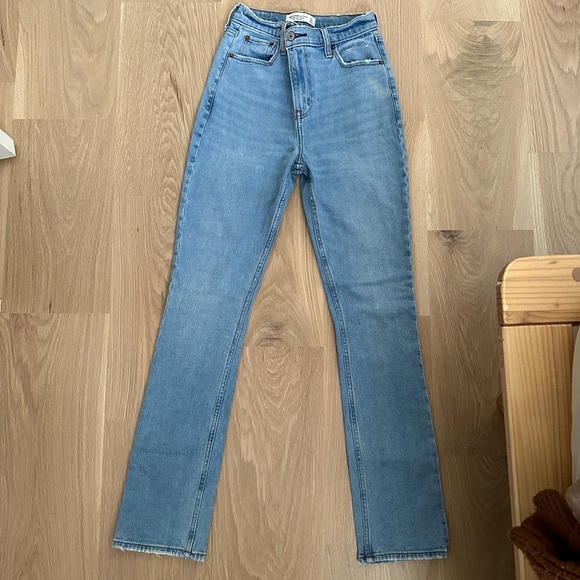 Abercrombie Women's Light Blue Jeans - Picture 2 of 5